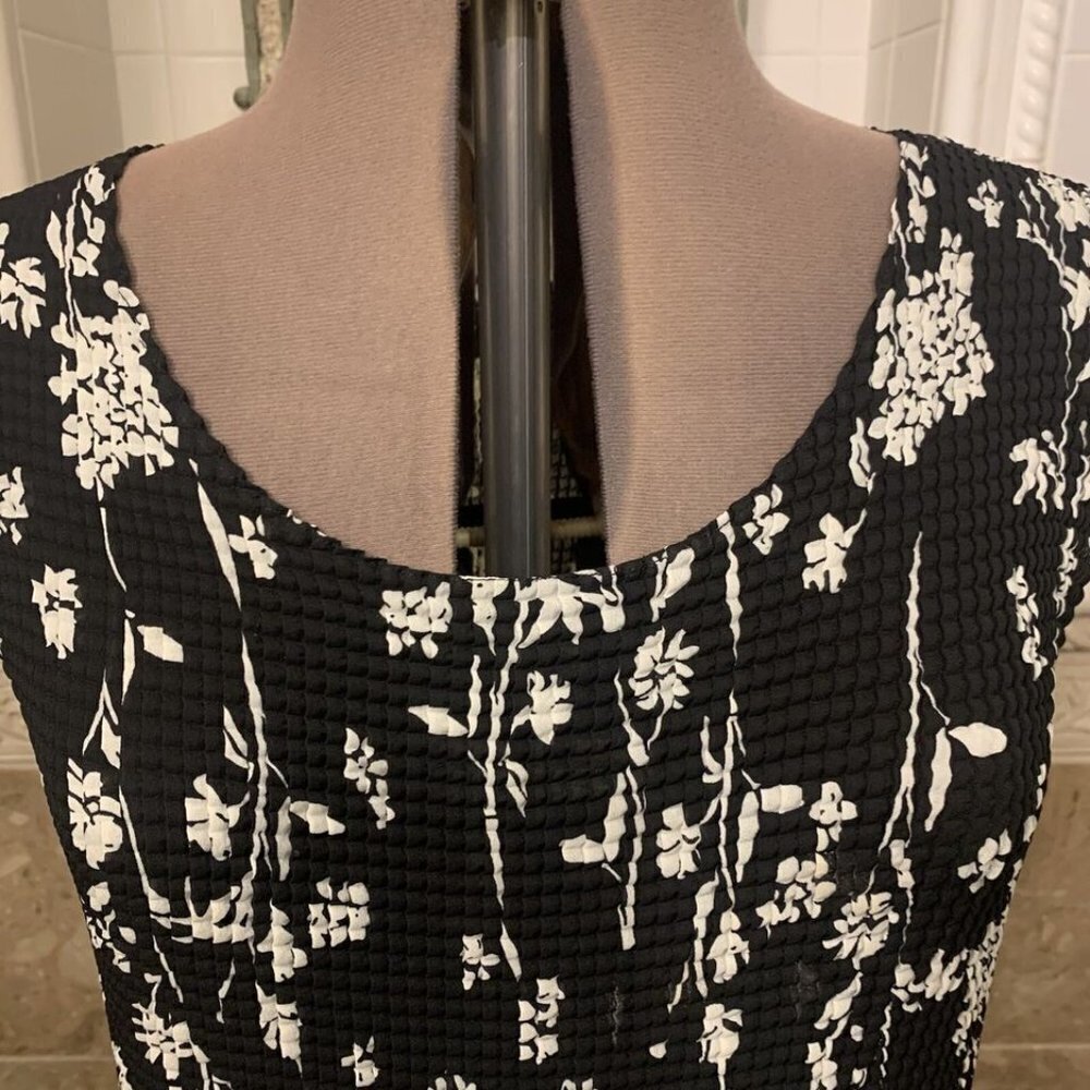 Kim Rogers. Sz 3X. Textured Crinkle Stretch Sleeveless Shell. Scoop Neck. B95 - Picture 2 of 6